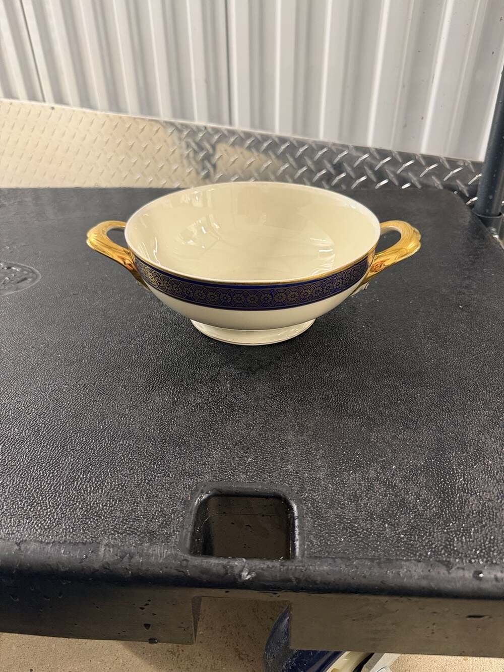 Hutschenreuther Hohenberg Bavaria Evelyn Double Handled Bowl